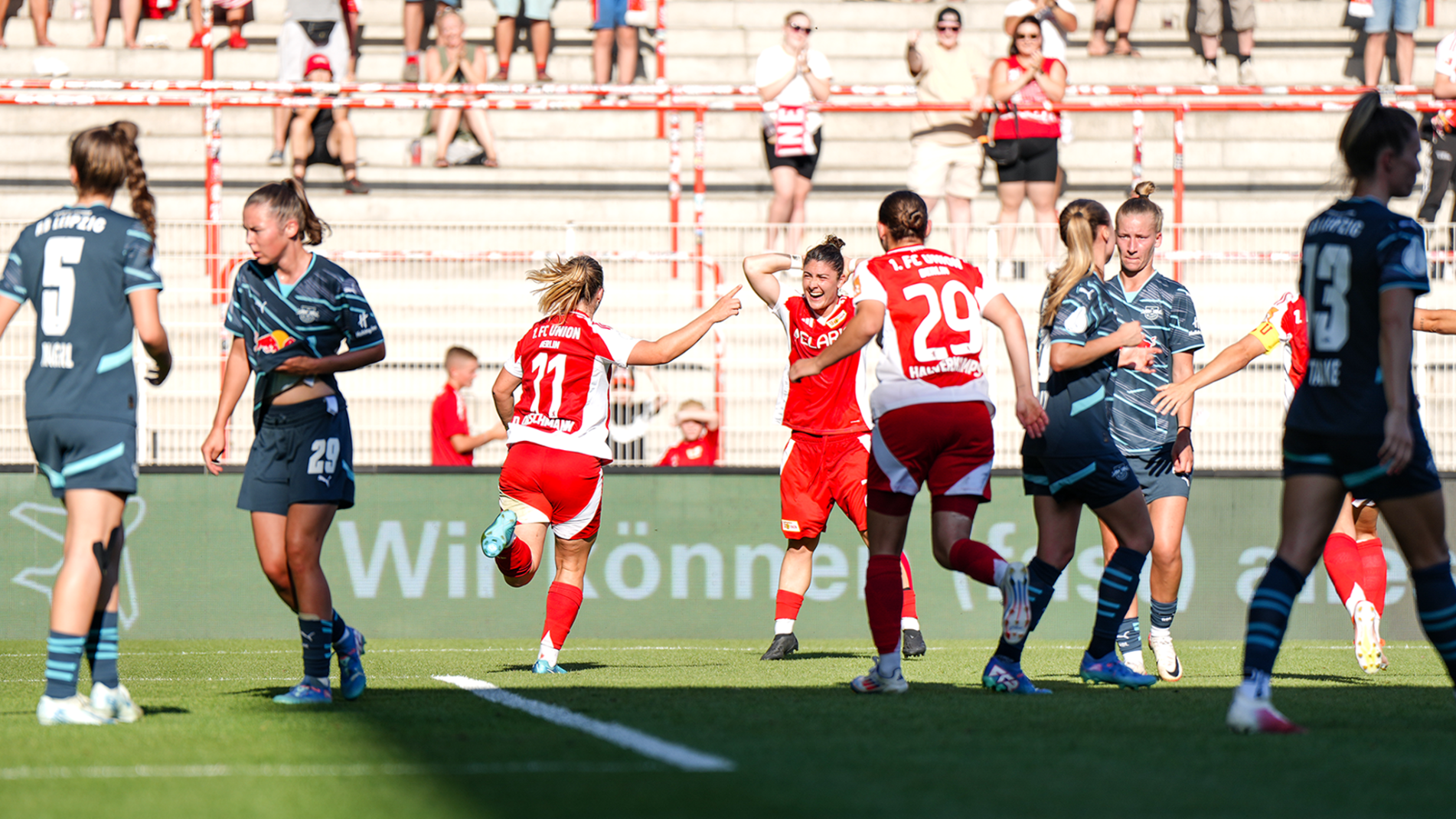 [Bild: Eiserne-Ladies-schlagen-Leipzig-mit-1-0-...97355c.png]