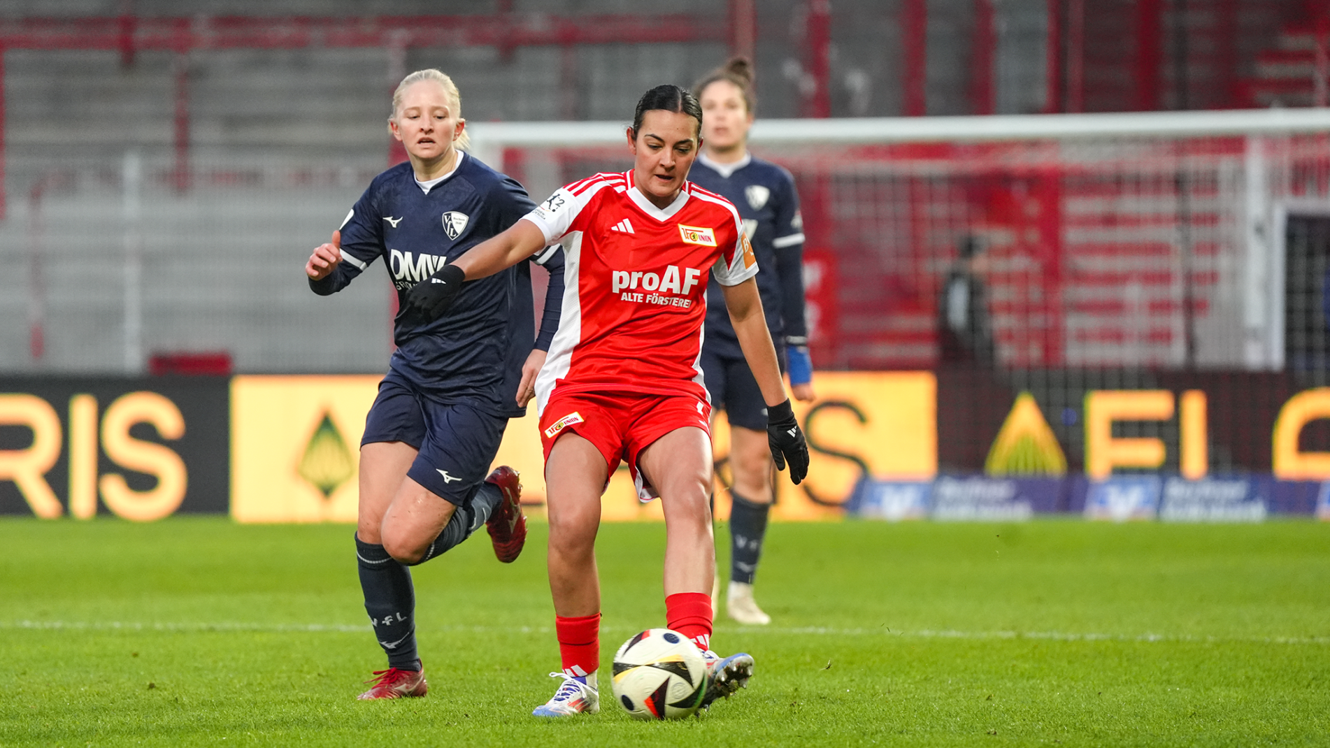 [Bild: Eiserne-Ladies-spielen-1-1-gegen-Bochum-...245964.png]